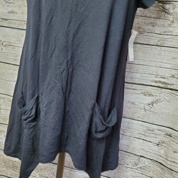 Philosophy Black Curved Hem Stretch Top Size PM NWT MSRP $48.00 - Picture 2 of 7